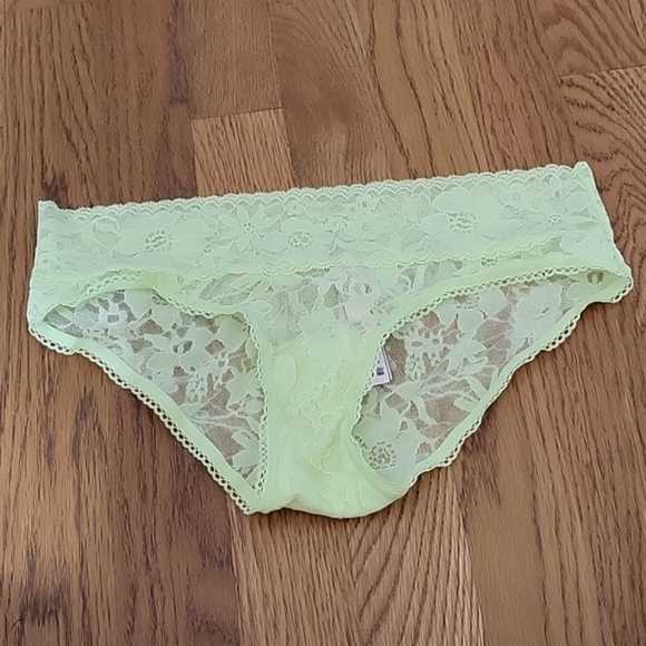 NWT Two Pairs Lace Victoria's Secret Hiphugger Panties Size Small - Picture 2 of 9